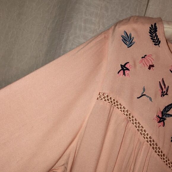 Ambria 18 Blush Pink Embroidered Chest Crochet Inset  Quarter Sleeve Blouse - Picture 5 of 15